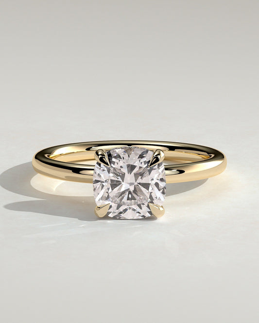 Sorella – Cushion Verlobungsring mit Hidden Halo in 14k/18k Gelbgold mit Labordiamant | Élysée Diamonds