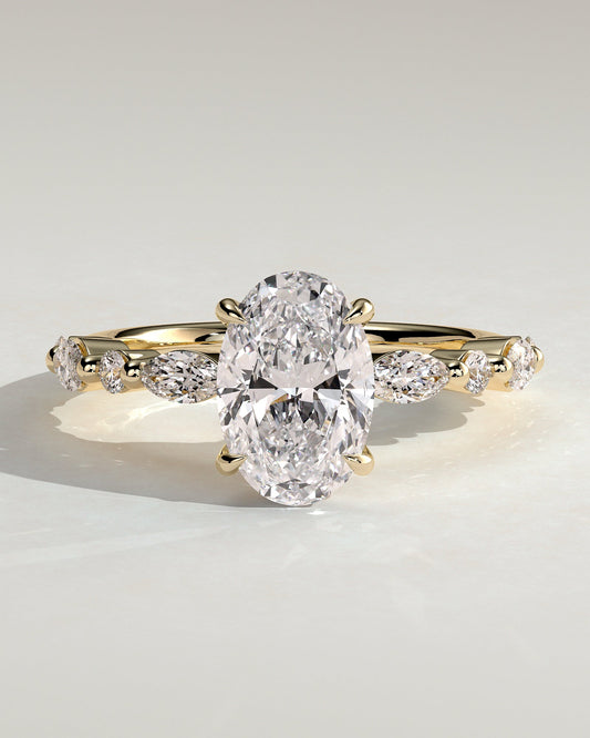 Étoile – Ovaler Solitär Verlobungsring mit Akzentsteinen in 14k/18k Gelbgold mit Labordiamant | Élysée Diamonds