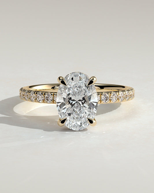 Aveline – Ovaler Solitär Verlobungsring mit Hidden Halo & Pavé in 14k/18k Gelbgold mit Labordiamant | Élysée Diamonds