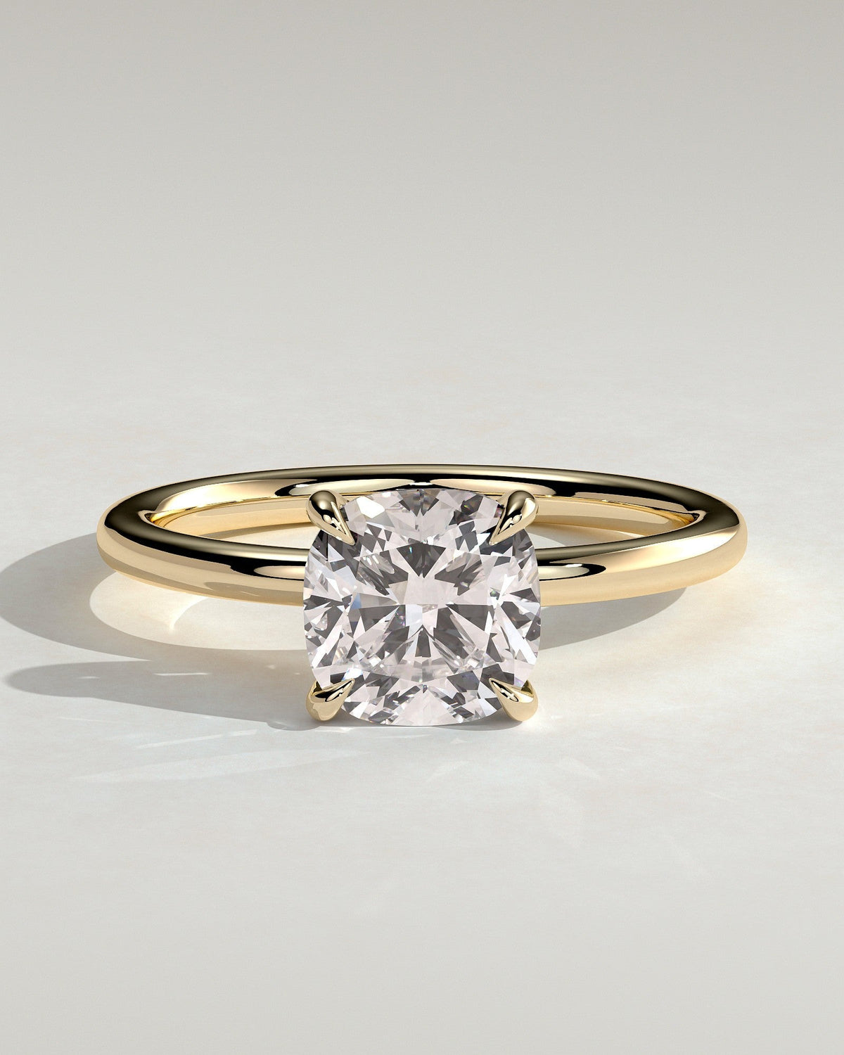 Vivienne – Cushion Solitär Verlobungsring in 14k/18k Gelbgold mit Labordiamant | Élysée Diamonds