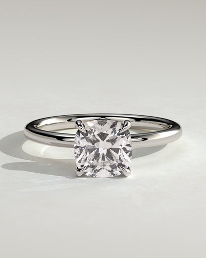 Vivienne – Cushion Solitär Verlobungsring in 14k/18k Weißgold mit Labordiamant | Élysée Diamonds