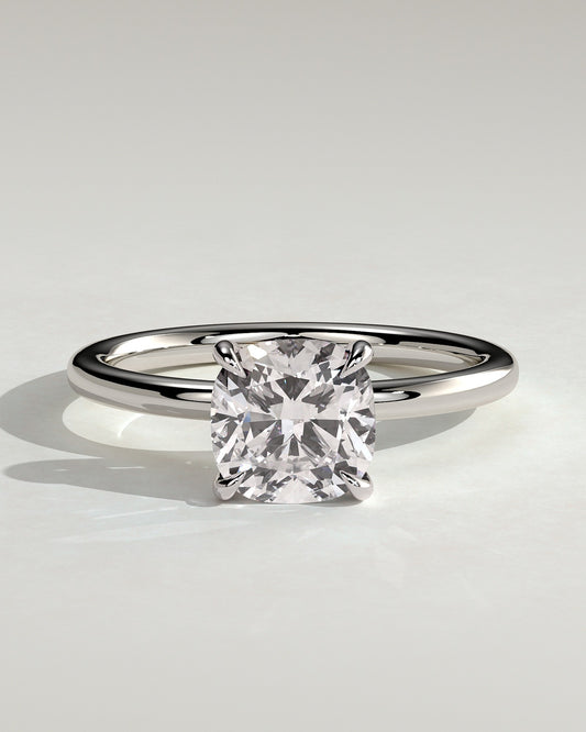 Vivienne – Cushion Solitär Verlobungsring in 14k/18k Weißgold mit Labordiamant | Élysée Diamonds