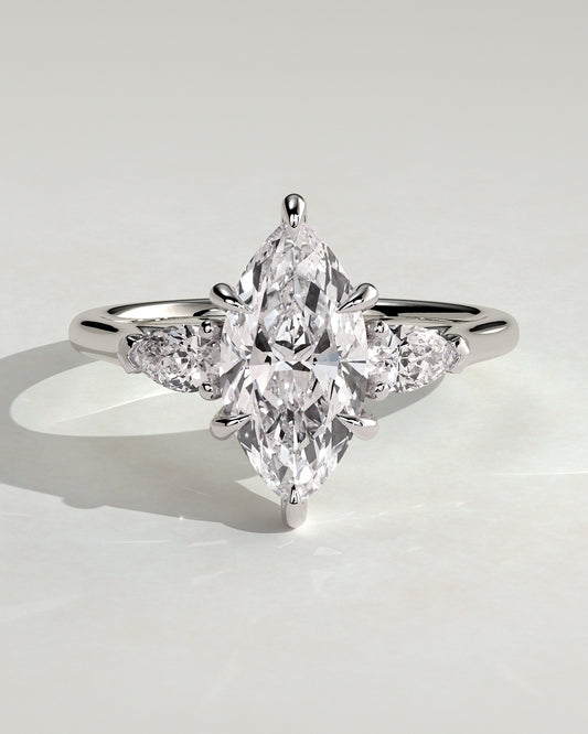 Solenne – Marquise Trilogy Verlobungsring in 14k/18k Weißgold mit Labordiamant | Élysée Diamonds