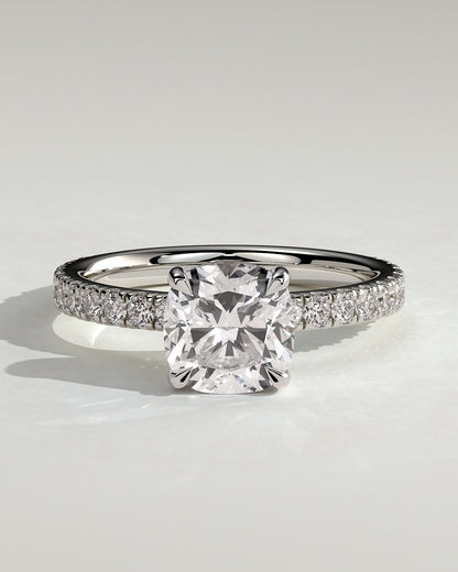 Noémie – Cushion Verlobungsring mit Hidden Halo & Pavé in 14k/18k Weißgold mit Labordiamant | Élysée Diamonds