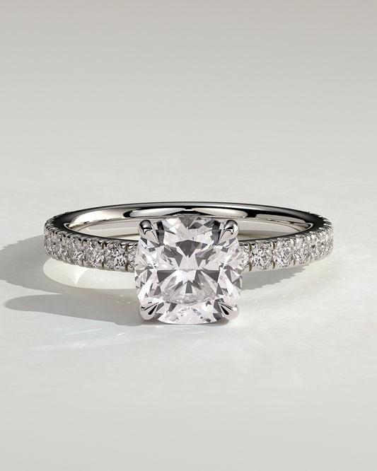 Noémie – Cushion Verlobungsring mit Hidden Halo & Pavé in 14k/18k Weißgold mit Labordiamant | Élysée Diamonds