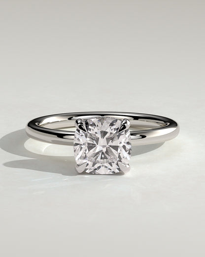 Sorella – Cushion Verlobungsring mit Hidden Halo in 14k/18k Weißgold mit Labordiamant | Élysée Diamonds