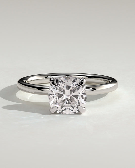 Sorella – Cushion Verlobungsring mit Hidden Halo in 14k/18k Weißgold mit Labordiamant | Élysée Diamonds