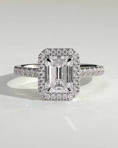 Elodie – Emerald Verlobungsring mit Halo & Pavé in 14k/18k Weißgold mit Labordiamant | Élysée Diamonds