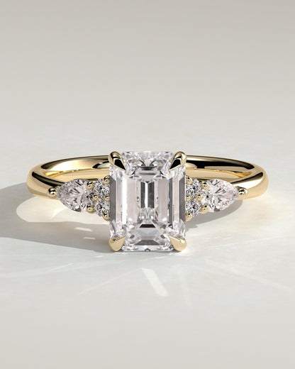 Aurora – Emerald Trilogy Verlobungsring in 14k/18k Gelbgold mit Labordiamant | Élysée Diamonds