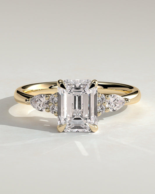 Aurora – Emerald Trilogy Verlobungsring in 14k/18k Gelbgold mit Labordiamant | Élysée Diamonds