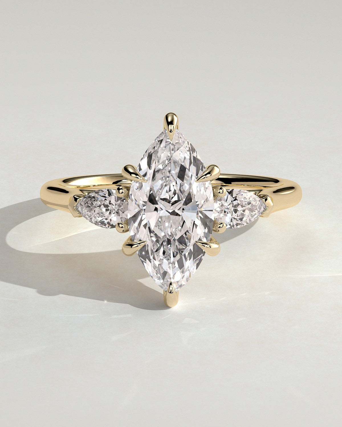 Solenne – Marquise Trilogy Verlobungsring in 14k/18k Gelbgold mit Labordiamant | Élysée Diamonds