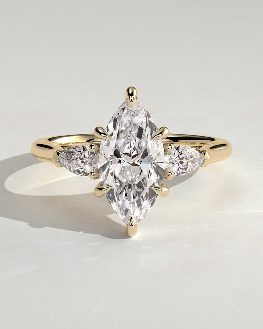 Solenne – Marquise Trilogy Verlobungsring in 14k/18k Gelbgold mit Labordiamant | Élysée Diamonds