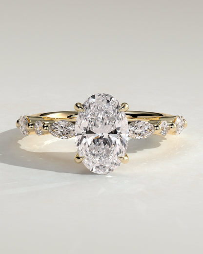Étoile – Ovaler Solitär Verlobungsring mit Akzentsteinen in 14k/18k Gelbgold mit Labordiamant | Élysée Diamonds
