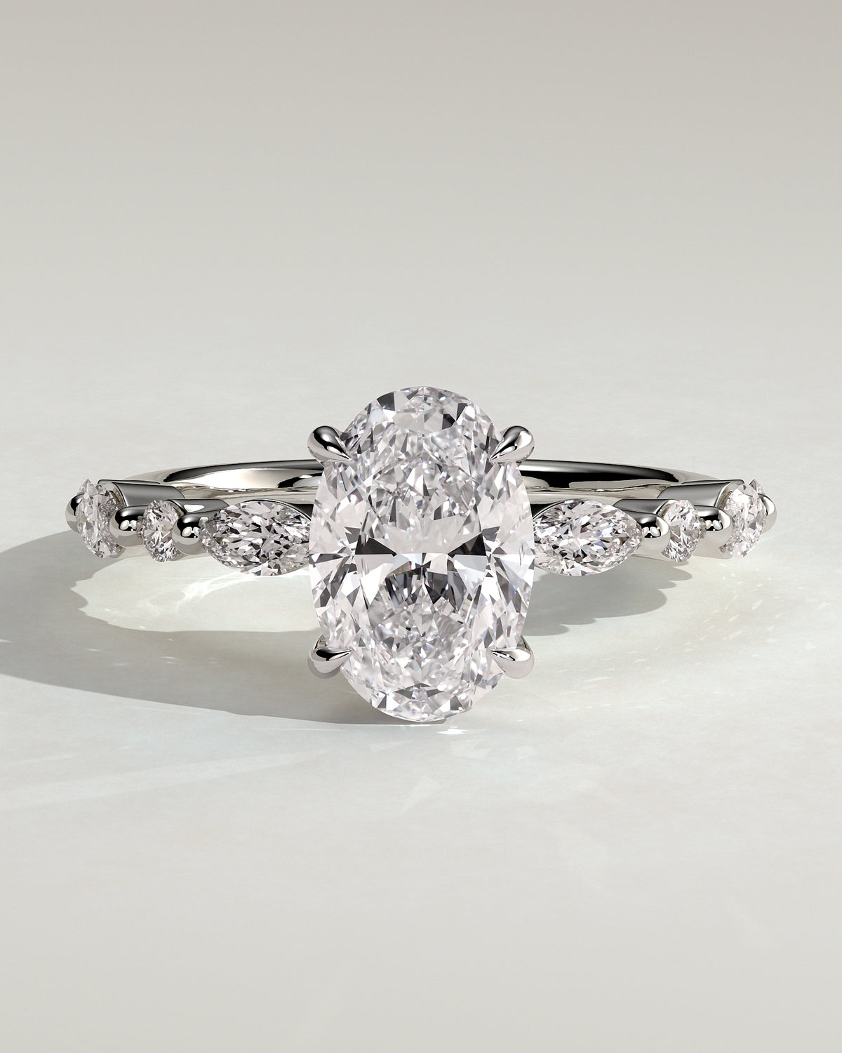 Étoile – Ovaler Solitär Verlobungsring mit Akzentsteinen in 14k/18k Weißgold mit Labordiamant | Élysée Diamonds