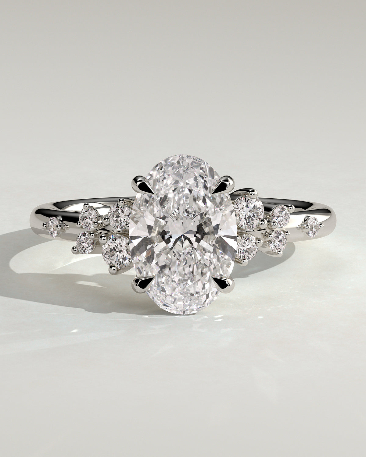 Celestia – Ovaler Solitär Verlobungsring mit Seitensteinen in 14k/18k Weißgold mit Labordiamant | Élysée Diamonds