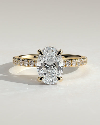 Aveline – Ovaler Solitär Verlobungsring mit Hidden Halo & Pavé in 14k/18k Gelbgold mit Labordiamant | Élysée Diamonds