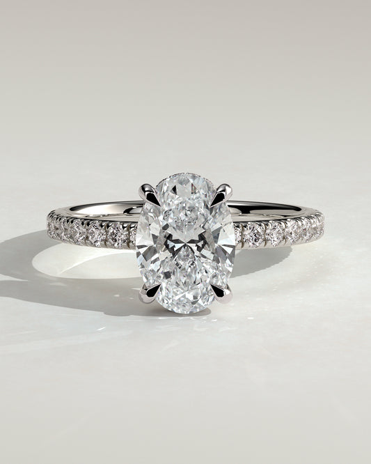 Aveline – Ovaler Solitär Verlobungsring mit Hidden Halo & Pavé in 14k/18k Weißgold mit Labordiamant | Élysée Diamonds