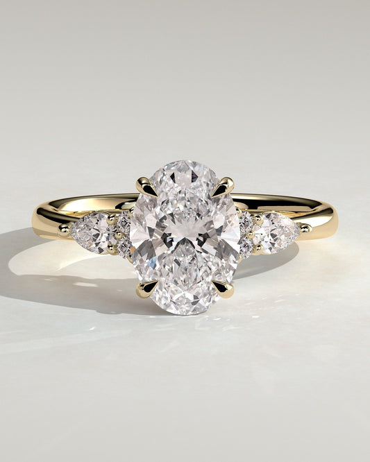 Souline – Ovaler Trilogy Verlobungsring in 14k/18k Gelbgold mit Labordiamant | Élysée Diamonds