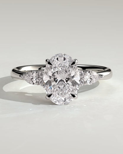 Souline – Ovaler Trilogy Verlobungsring in 14k/18k Weißgold mit Labordiamant | Élysée Diamonds