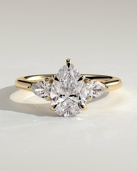 Serelle – Pear Trilogy Verlobungsring in 14k/18k Gelbgold mit Labordiamant | Élysée Diamonds