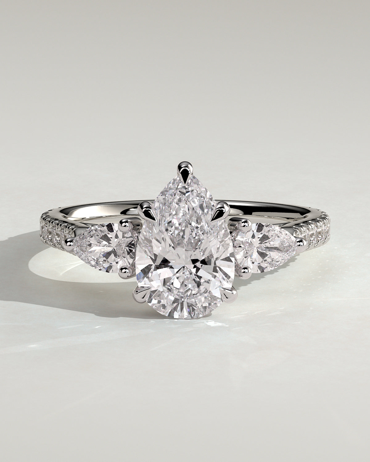 Avelia – Pear Trilogy Verlobungsring mit Pavé in 14k/18k Weißgold mit Labordiamant | Élysée Diamonds