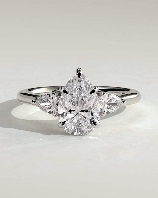 Serelle – Pear Trilogy Verlobungsring in 14k/18k Weißgold mit Labordiamant | Élysée Diamonds