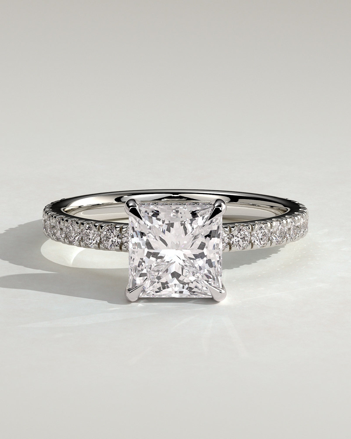 Amara – Princess Verlobungsring mit Hidden Halo & Pavé in 14k/18k Weißgold mit Labordiamant | Élysée Diamonds