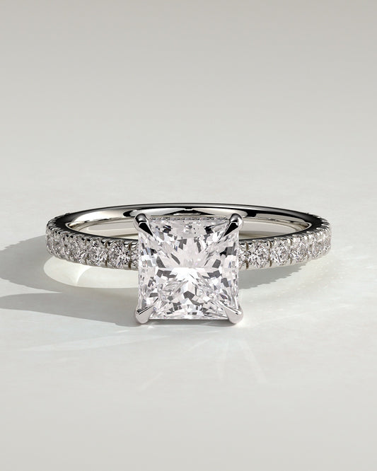 Amara – Princess Verlobungsring mit Hidden Halo & Pavé in 14k/18k Weißgold mit Labordiamant | Élysée Diamonds