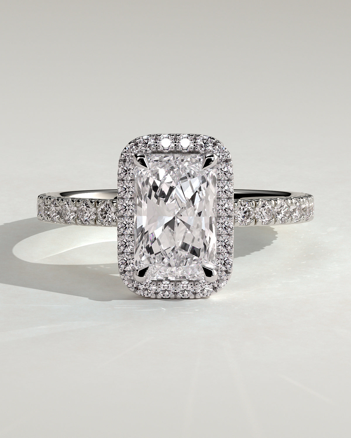 Alora – Radiant Verlobungsring mit Halo & Pavé in 14k/18k Weißgold mit Labordiamant | Élysée Diamonds