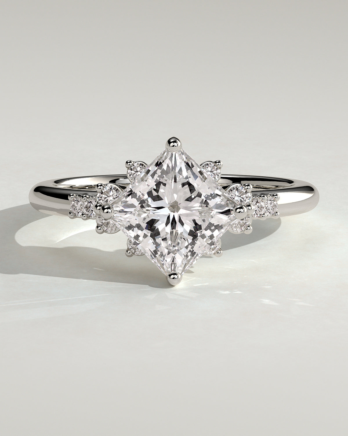 Marielle – Princess Verlobungsring mit Seitensteinen in 14k/18k Weißgold mit Labordiamant | Élysée Diamonds