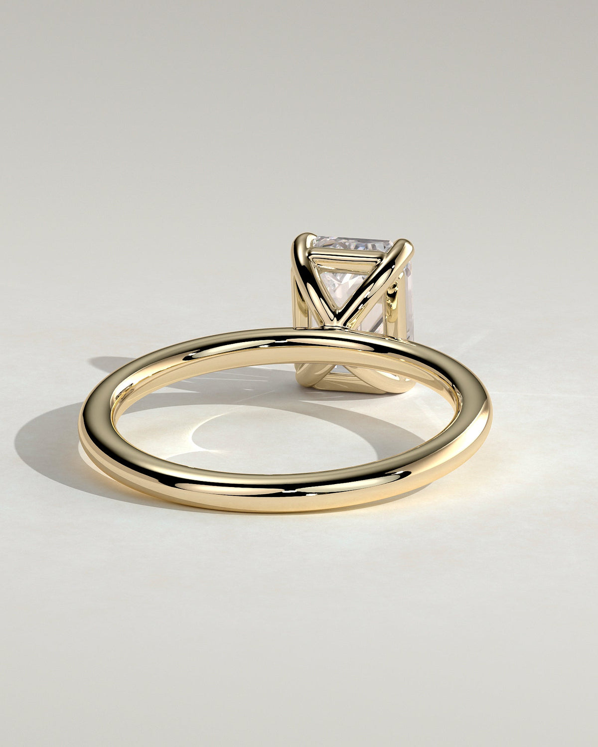 Celine – Emerald Solitär Verlobungsring in 14k/18k Gelbgold mit Labordiamant, Ansicht 4 | Élysée Diamonds