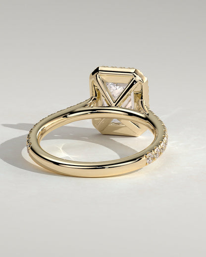 Elodie – Emerald Verlobungsring mit Halo & Pavé in 14k/18k Gelbgold mit Labordiamant, Ansicht 4 | Élysée Diamonds