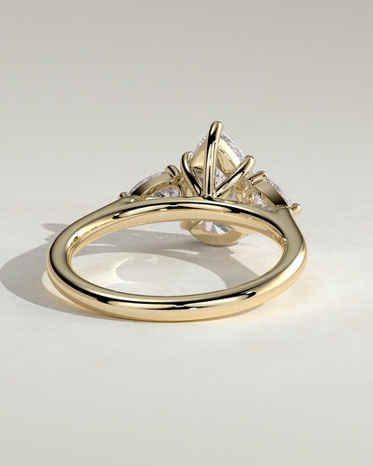 Serelle – Pear Trilogy Verlobungsring in 14k/18k Gelbgold mit Labordiamant, Ansicht 4 | Élysée Diamonds