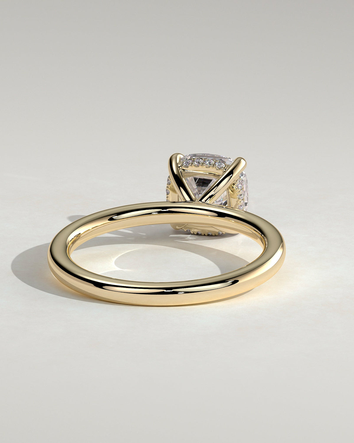 Sorella – Cushion Verlobungsring mit Hidden Halo in 14k/18k Gelbgold mit Labordiamant, Ansicht 5 | Élysée Diamonds