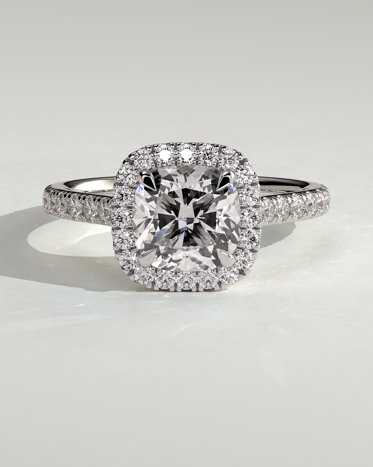 Capucine – Cushion Verlobungsring mit Halo & Pavé in 14k/18k Weißgold mit Labordiamant | Élysée Diamonds