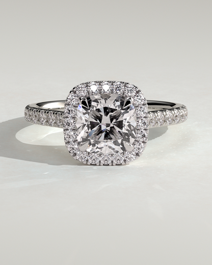 Capucine – Cushion Verlobungsring mit Halo & Pavé in 14k/18k Weißgold mit Labordiamant | Élysée Diamonds