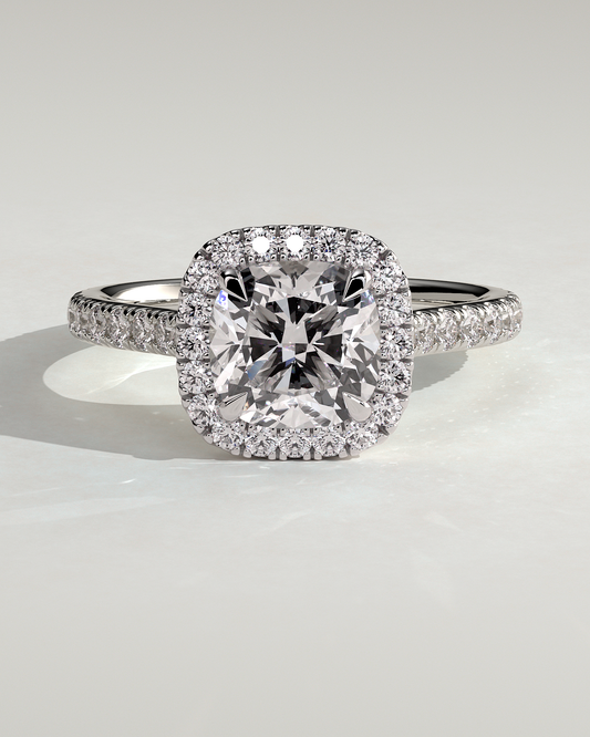 Capucine – Cushion Verlobungsring mit Halo & Pavé in 14k/18k Weißgold mit Labordiamant | Élysée Diamonds